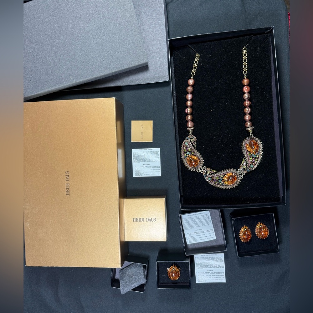 PRICE FIRM NIB Heidi Daus “Captivating Couture” tear drop necklace earrings ring